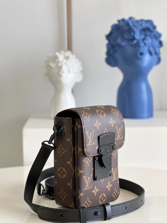 Cheap WEARABLE VUITTON VERTICAL S-LOCK LOUIS WALLET 0804